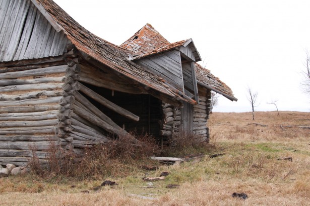 abandoned-farm-house-dovetail-1414511534wf6